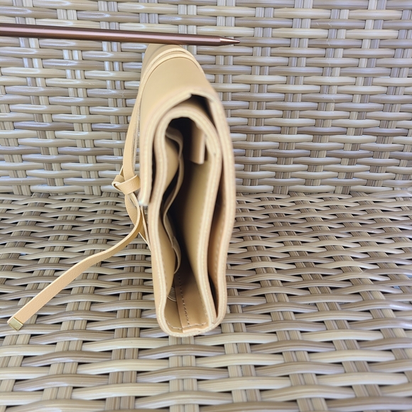 Glass Ladder & Co Katherine Vegan Leather Tech Organizer Roll Tan - Picture 14 of 16